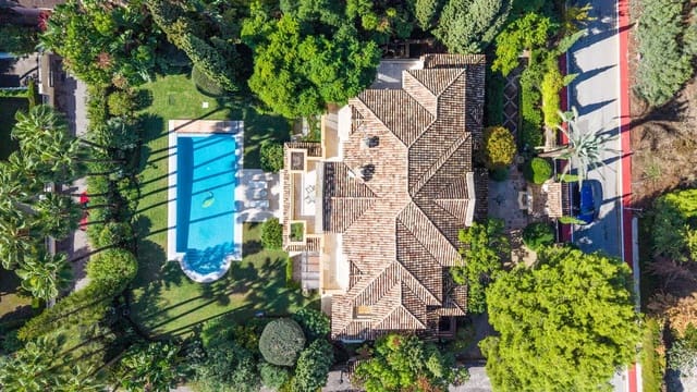 Chalet de 7 habitaciones en Marbella en venta con piscina garaje - 5.850.000 € (Ref: 9367175)