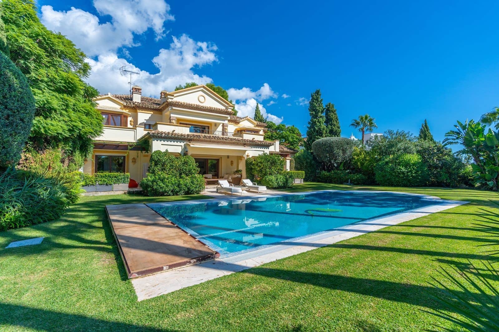 7 bedroom Villa for sale in Marbella with pool garage - € 5,850,000 (Ref: 9367175)