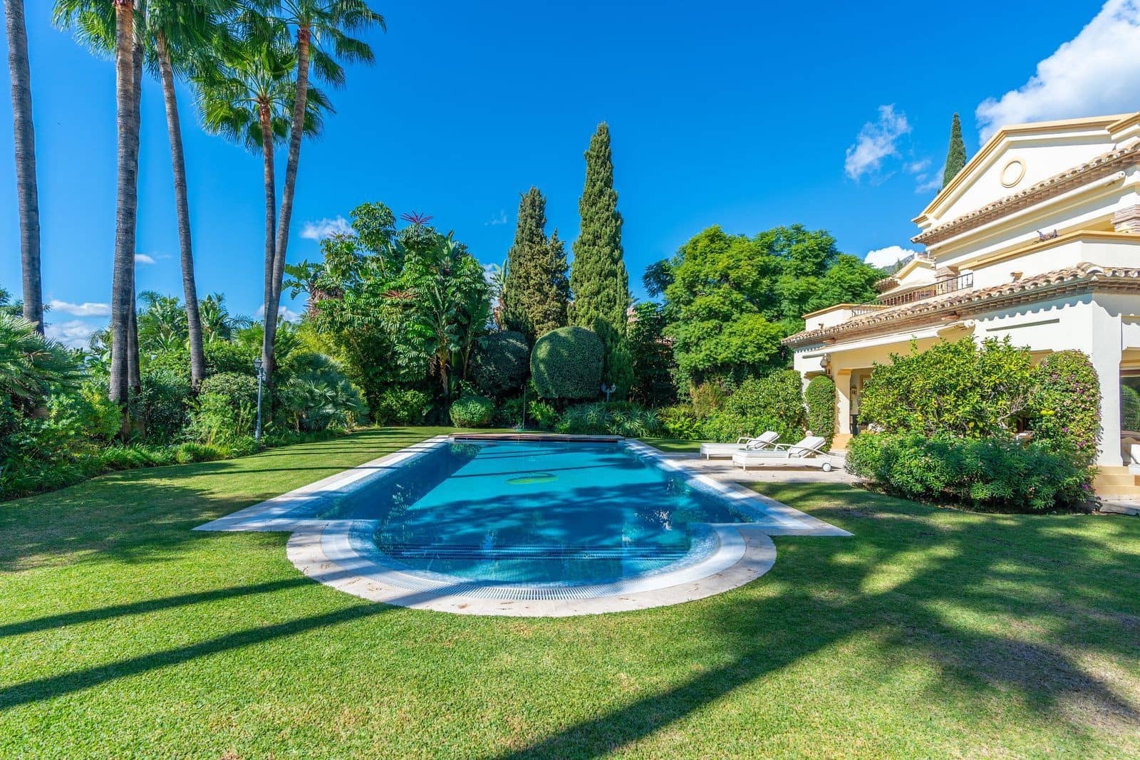 7 bedroom Villa for sale in Marbella with pool garage - € 5,850,000 (Ref: 9367175)