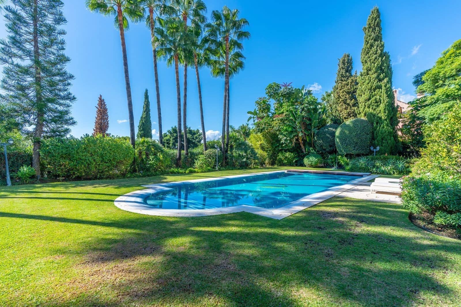 7 bedroom Villa for sale in Marbella with pool garage - € 5,850,000 (Ref: 9367175)