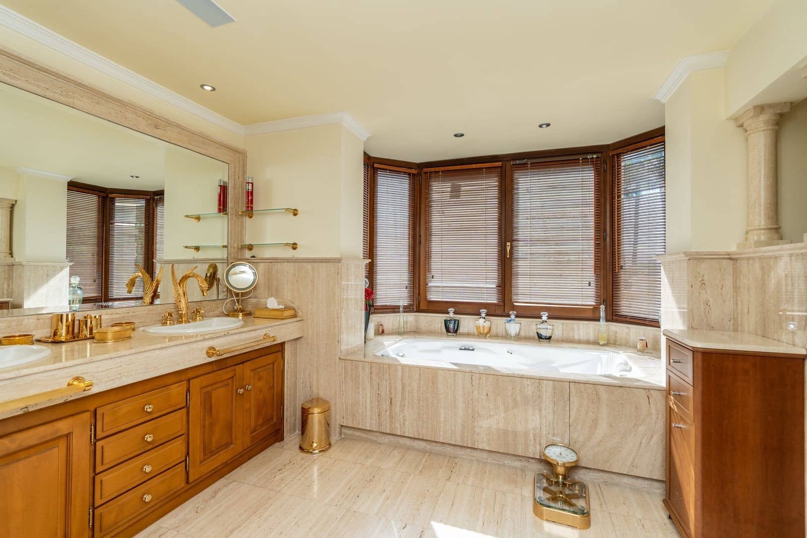7 bedroom Villa for sale in Marbella with pool garage - € 5,850,000 (Ref: 9367175)
