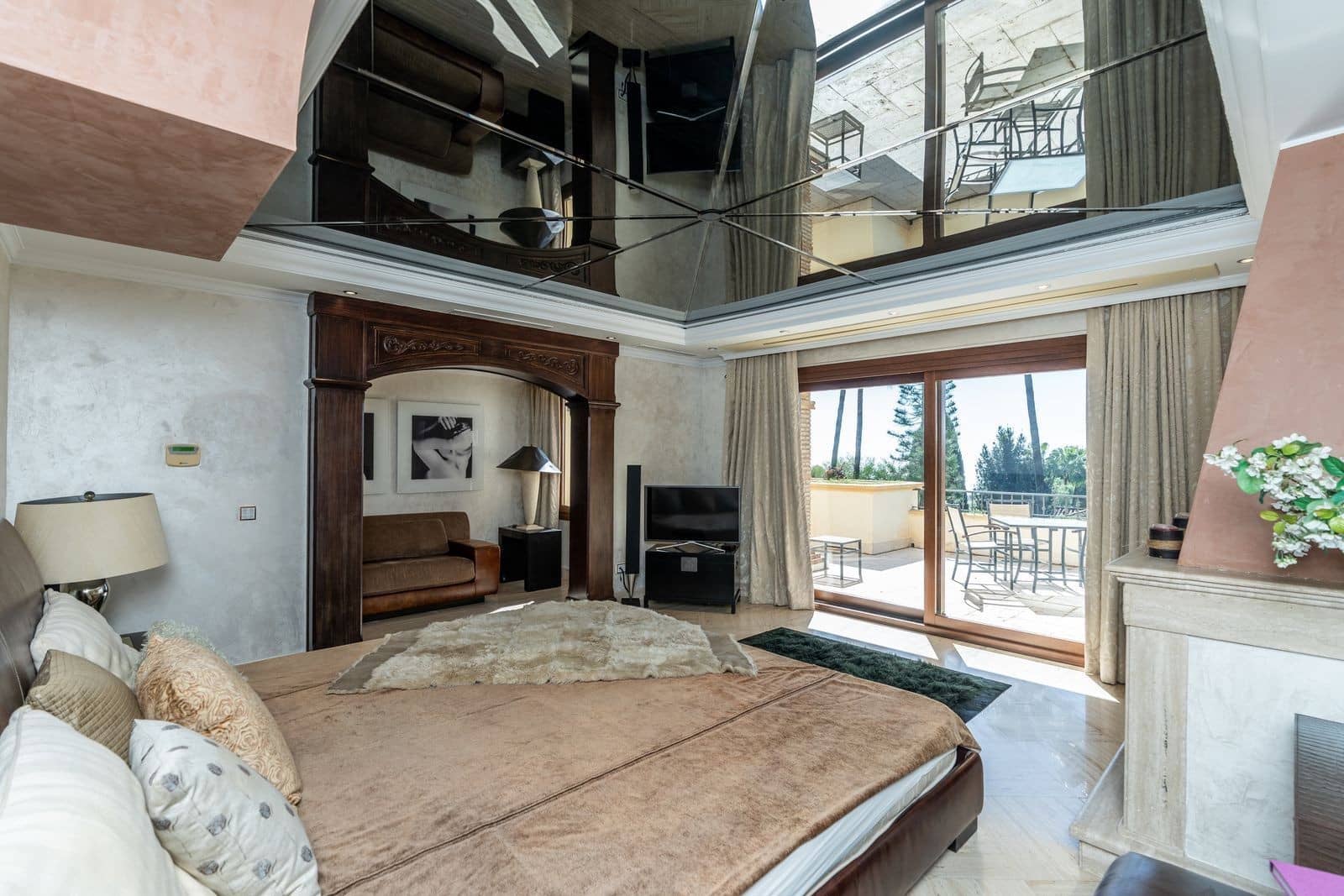 7 bedroom Villa for sale in Marbella with pool garage - € 5,850,000 (Ref: 9367175)