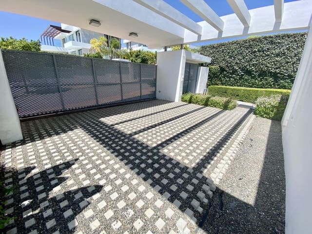 5 soveværelse Villa til salg i Cancelada, Estepona med swimmingpool garage - € 2.350.000 (Ref: 9367176)