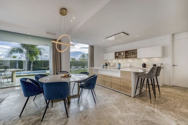 5 bedroom Villa for sale in Cancelada, Estepona with pool garage - € 2,350,000 (Ref: 9367176)