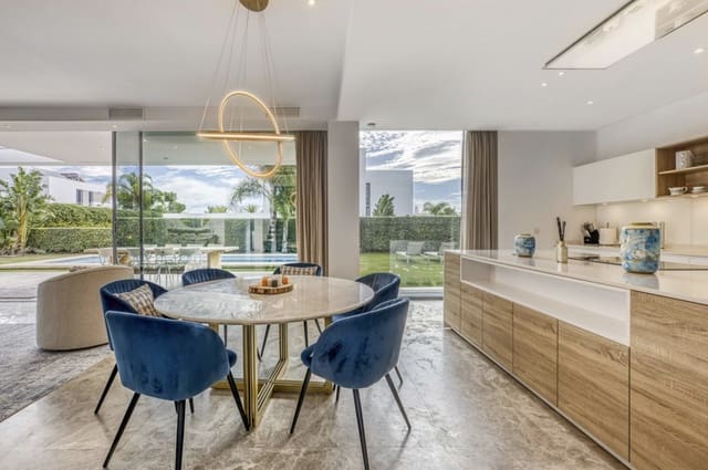 5 bedroom Villa for sale in Cancelada, Estepona with pool garage - € 2,350,000 (Ref: 9367176)