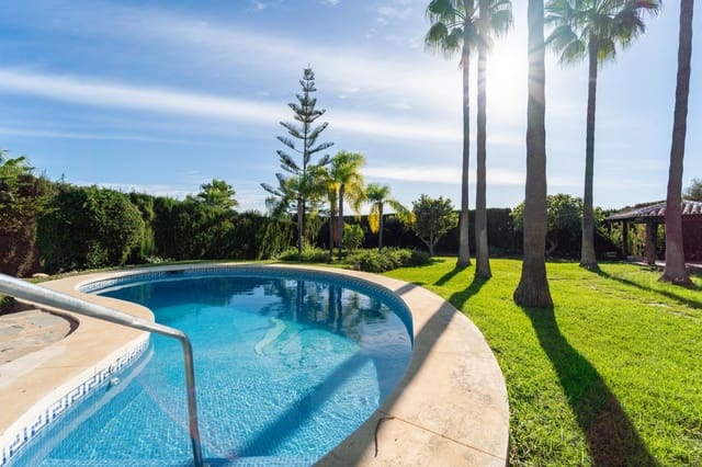 Chalet de 4 habitaciones en Cerros del Águila, Mijas en venta con piscina garaje - 965.000 € (Ref: 9378848)