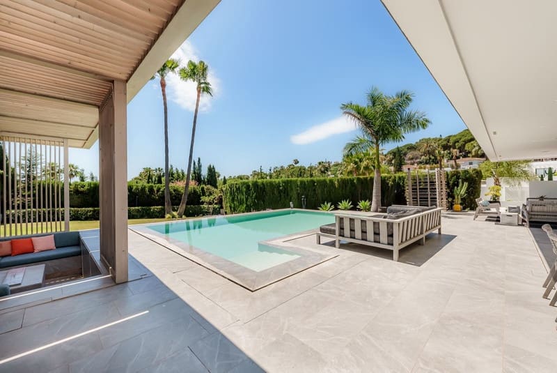 4 sovrum Villa till salu i Nueva Andalucia med pool garage - 3 900 000 € (Ref: 9393903)