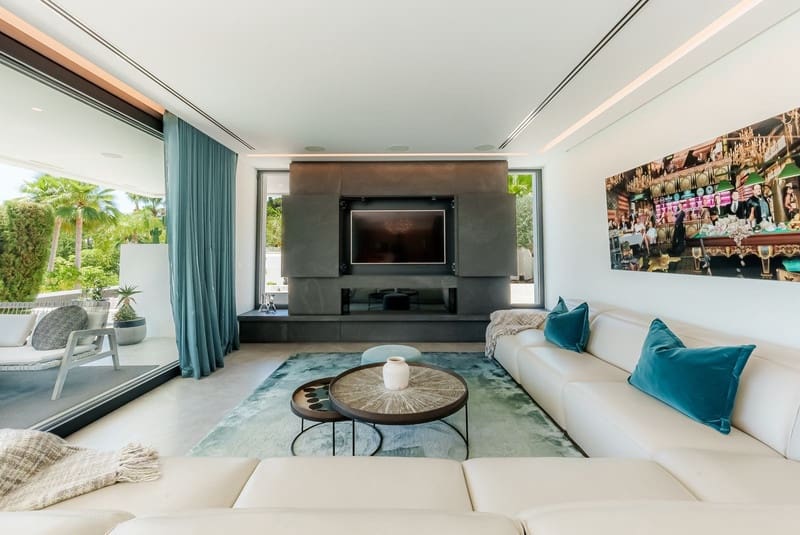 4 bedroom Villa for sale in Nueva Andalucia with pool garage - € 3,900,000 (Ref: 9393903)