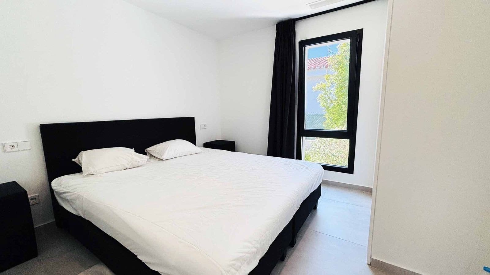 5 soverom Villa til salgs i El Chaparral med svømmebasseng garasje - € 1 450 000 (Ref: 9395826)