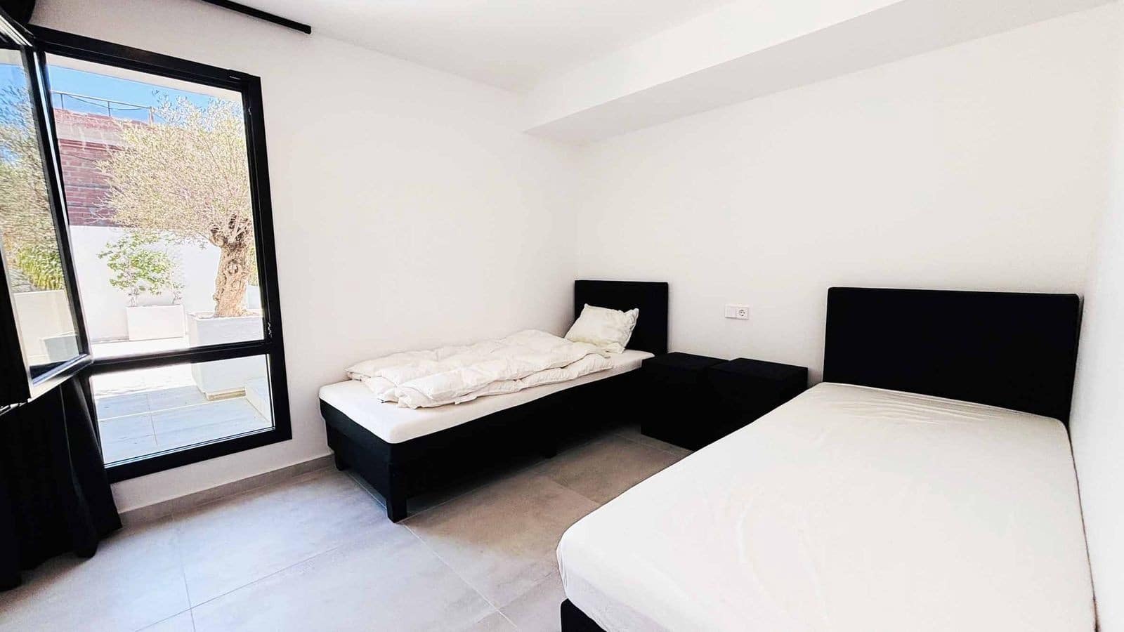 5 soverom Villa til salgs i El Chaparral med svømmebasseng garasje - € 1 450 000 (Ref: 9395826)