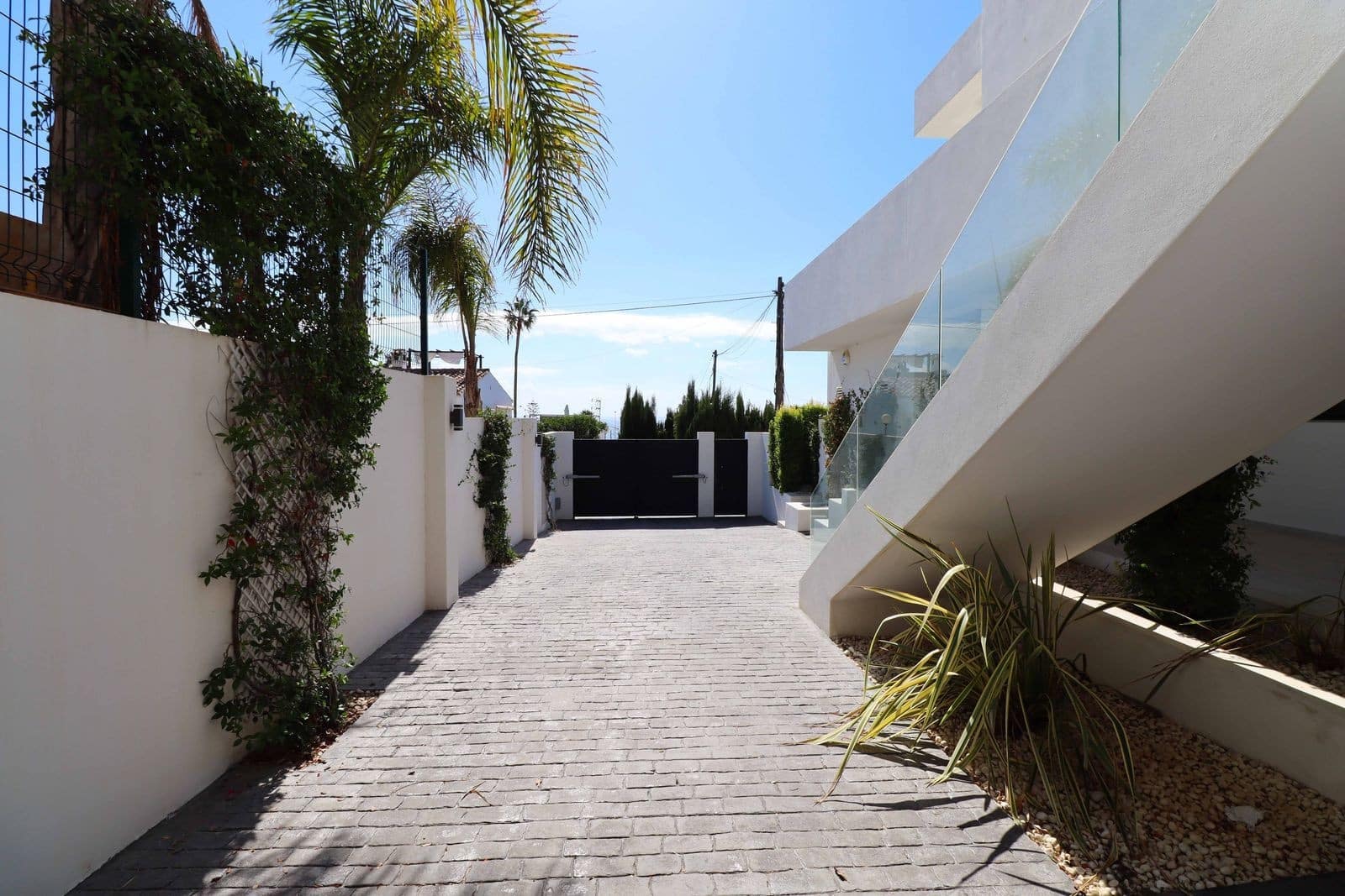 5 soverom Villa til salgs i El Chaparral med svømmebasseng garasje - € 1 450 000 (Ref: 9395826)