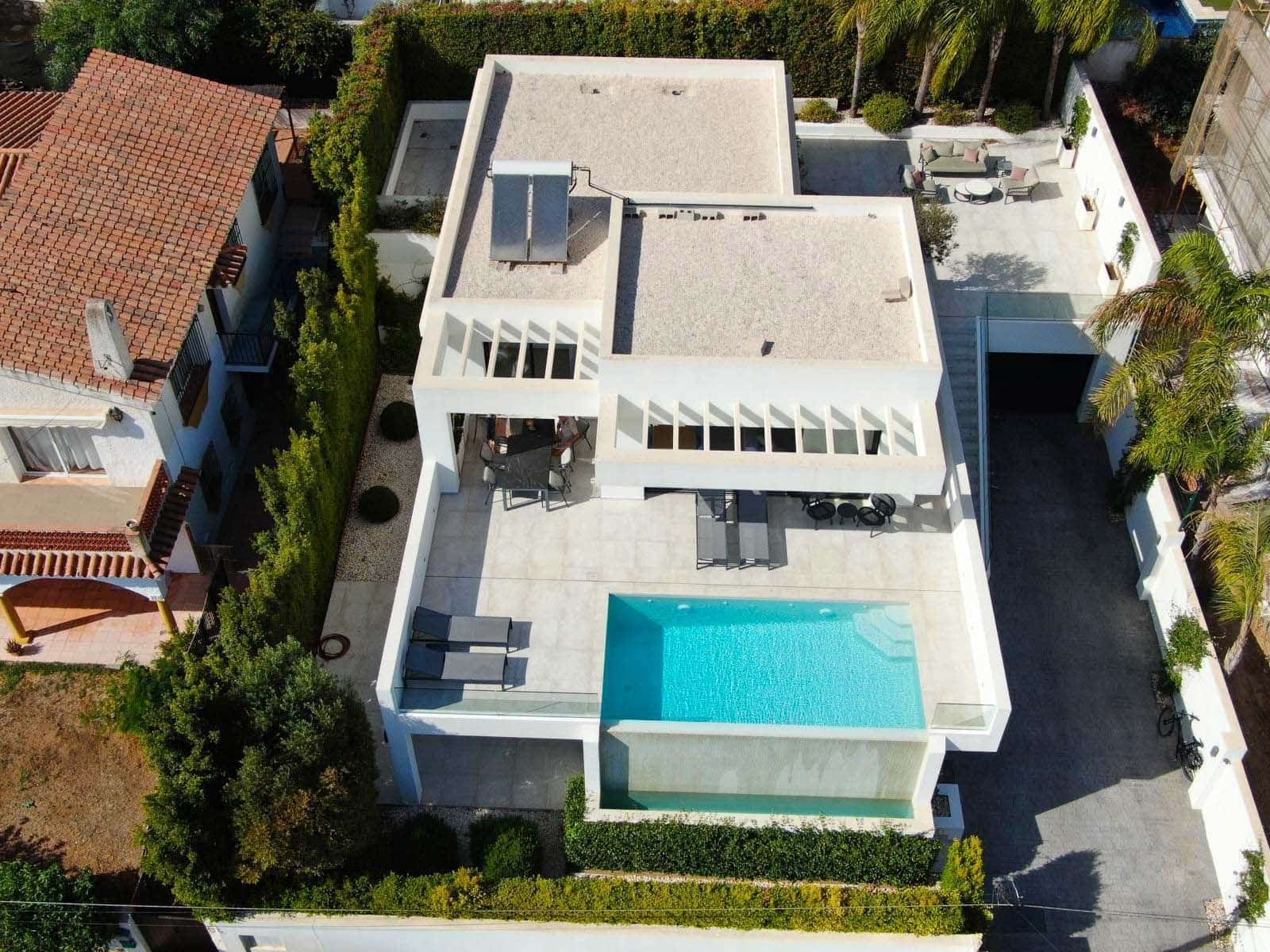 5 soverom Villa til salgs i El Chaparral med svømmebasseng garasje - € 1 450 000 (Ref: 9395826)