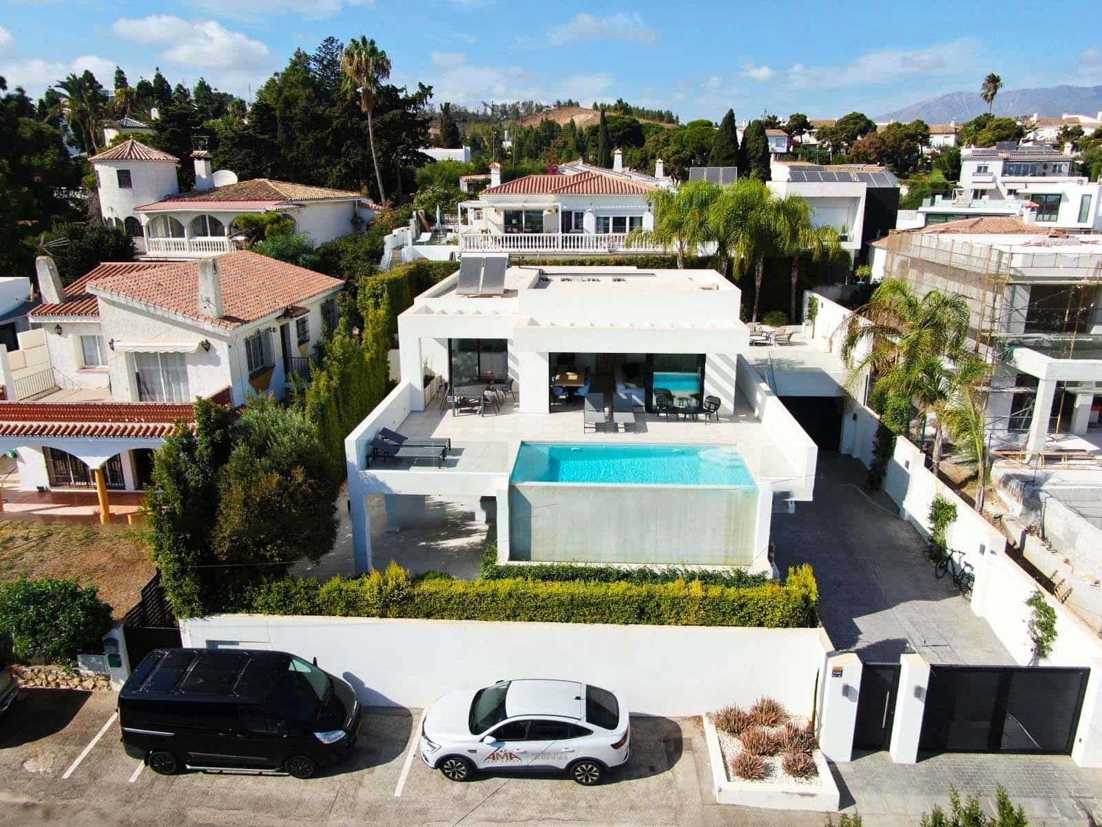 5 soverom Villa til salgs i El Chaparral med svømmebasseng garasje - € 1 450 000 (Ref: 9395826)