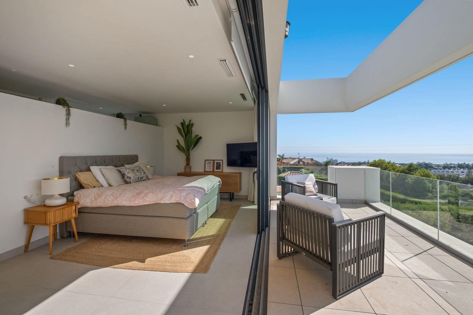 Chalet de 4 habitaciones en Riviera del Sol en venta con piscina garaje - 1.970.000 € (Ref: 9395827)