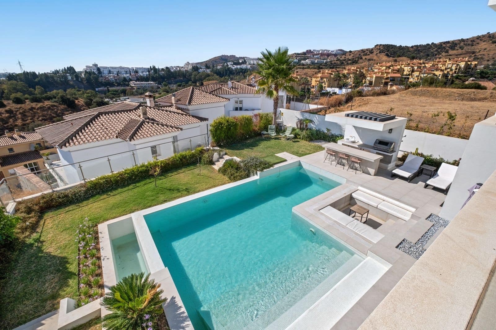 Chalet de 4 habitaciones en Riviera del Sol en venta con piscina garaje - 1.970.000 € (Ref: 9395827)