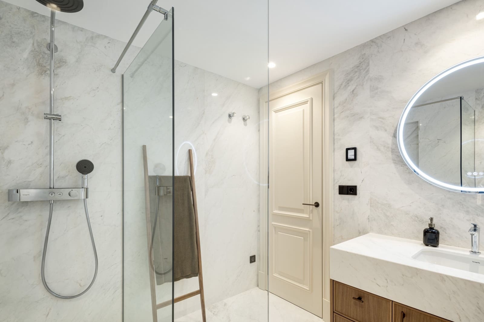 4 sovrum Villa till salu i Marbella med pool garage - 3 195 000 € (Ref: 9400654)