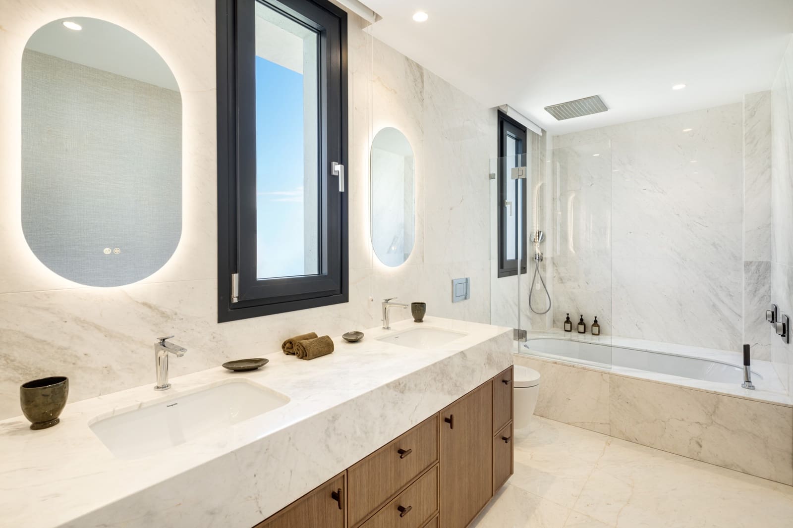 4 sovrum Villa till salu i Marbella med pool garage - 3 195 000 € (Ref: 9400654)