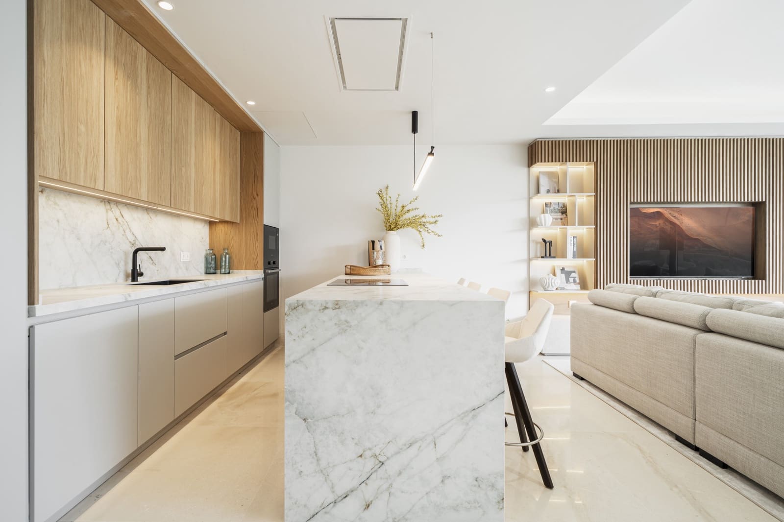 2 sovrum Lägenhet till salu i Nueva Andalucia med pool garage - 1 200 000 € (Ref: 9400656)