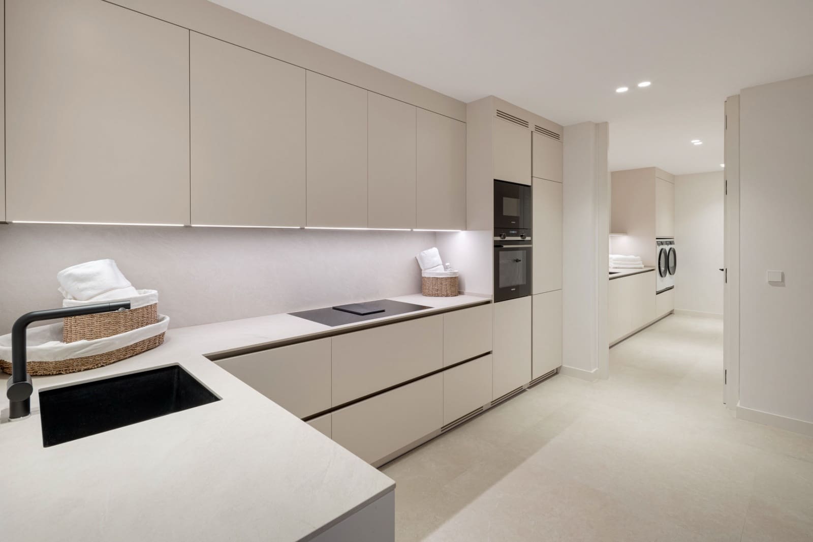 5 bedroom Villa for sale in Marbella with pool garage - € 4,750,000 (Ref: 9400659)