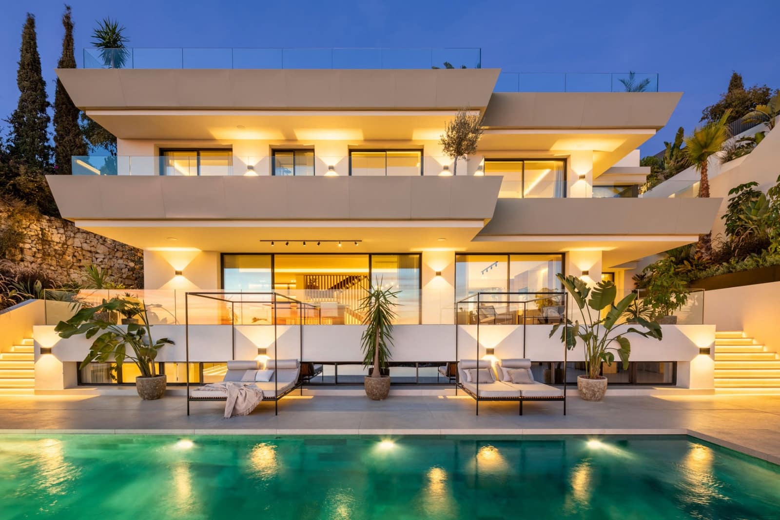 5 bedroom Villa for sale in Marbella with pool garage - € 4,750,000 (Ref: 9400659)