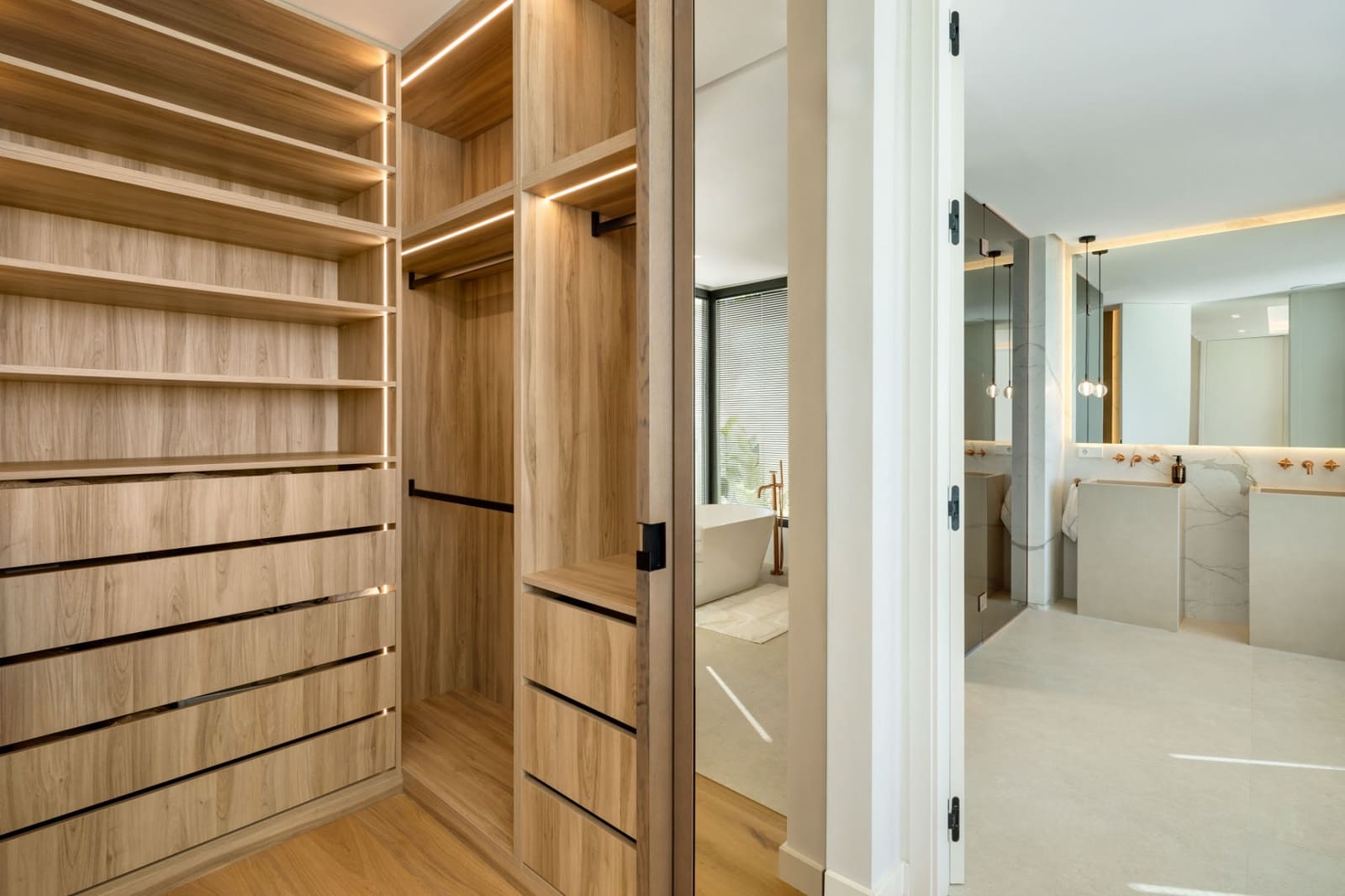 5 bedroom Villa for sale in Marbella with pool garage - € 4,750,000 (Ref: 9400659)