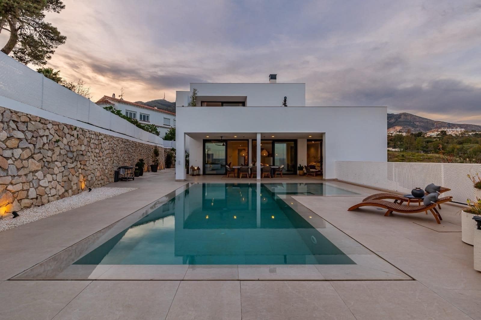 4 sypialnia Willa na sprzedaż w Benalmadena Costa z basenem garażem - 2 490 000 € (Ref: 9400661)