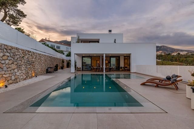 4 soverom Villa til salgs i Benalmadena Costa, Benalmádena med svømmebasseng garasje - € 2 490 000 (Ref: 9400661)