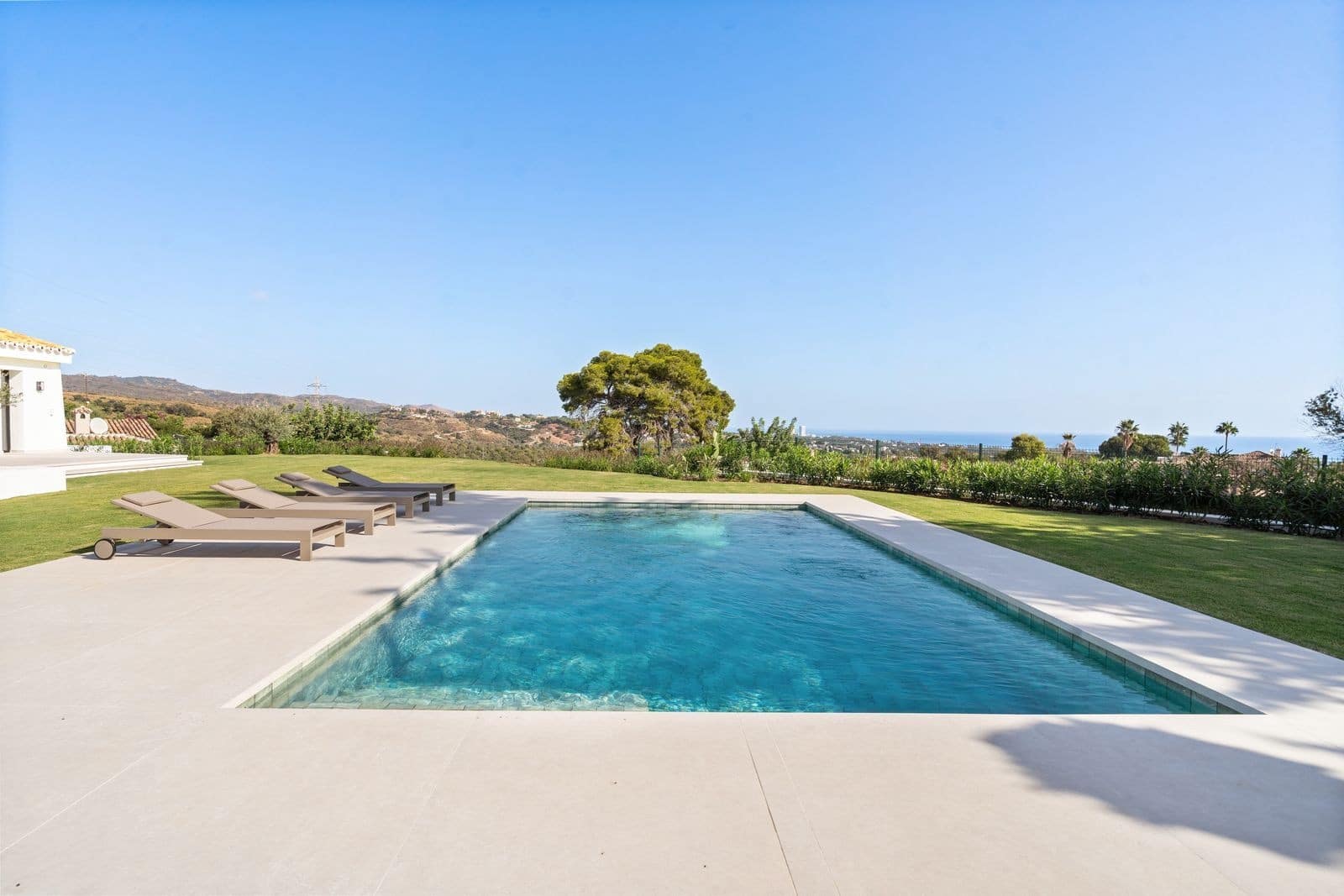 5 bedroom Villa for sale in Marbella with pool garage - € 3,895,000 (Ref: 9400662)