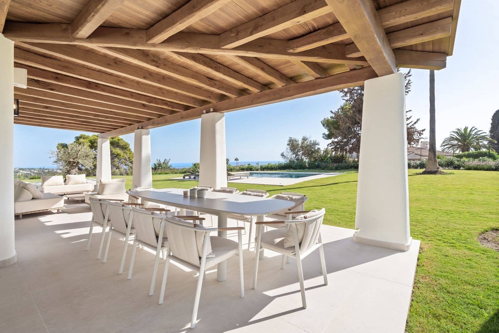 5 bedroom Villa for sale in Marbella with pool garage - € 3,895,000 (Ref: 9400662)