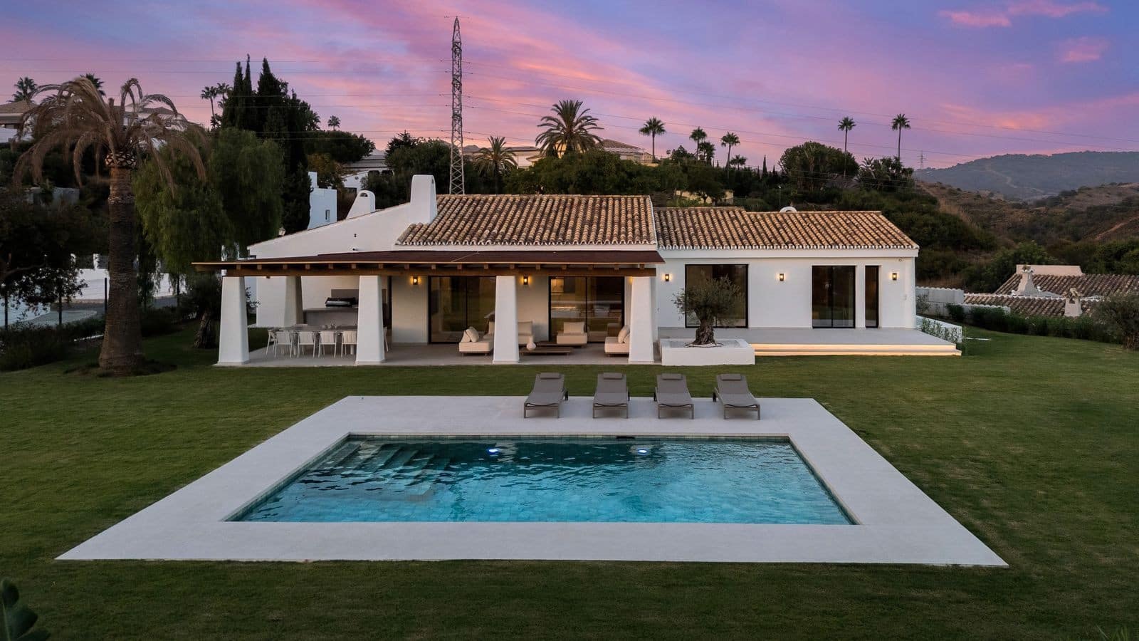 5 bedroom Villa for sale in Marbella with pool garage - € 3,895,000 (Ref: 9400662)