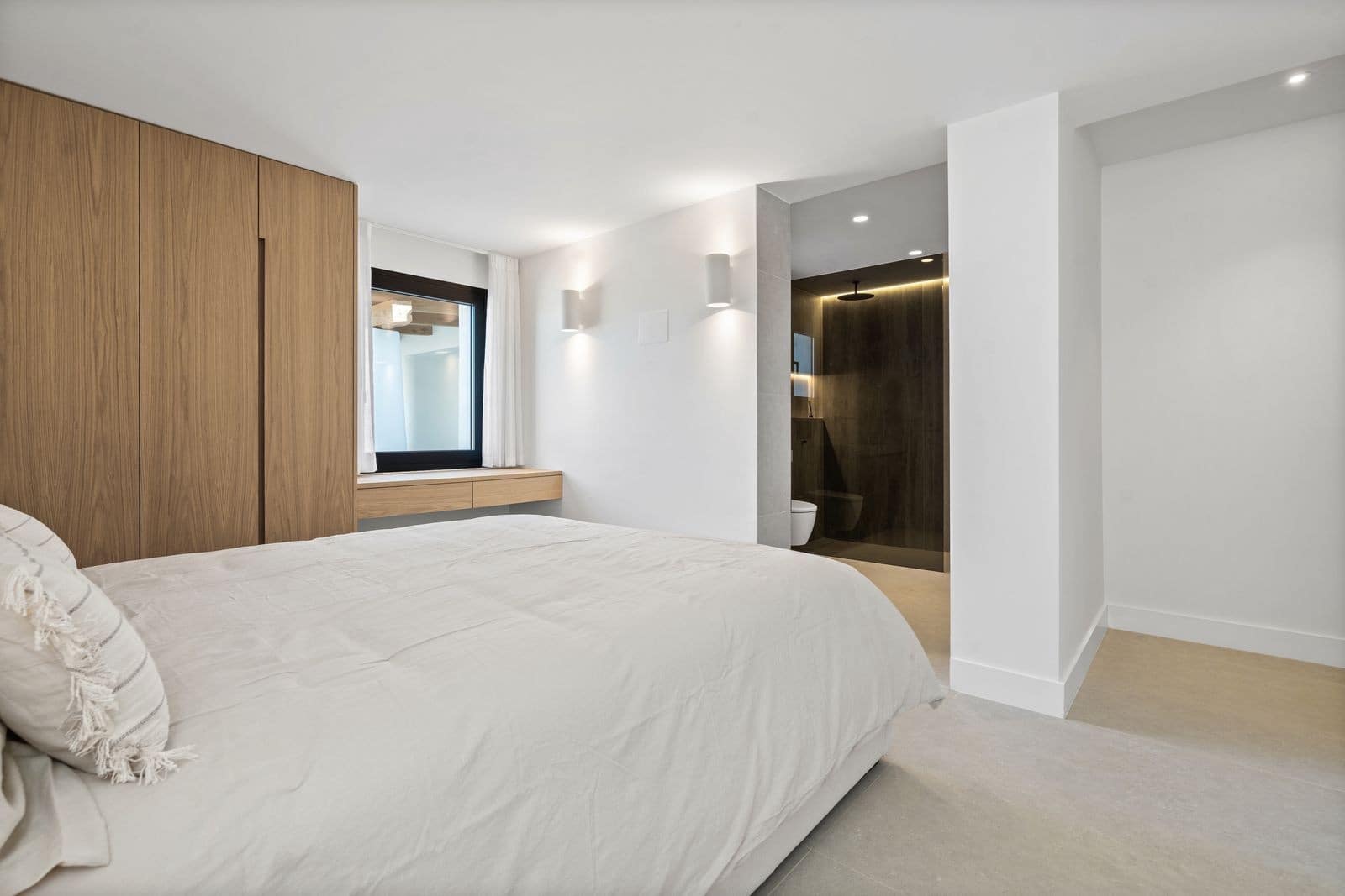 5 bedroom Villa for sale in Marbella with pool garage - € 3,895,000 (Ref: 9400662)