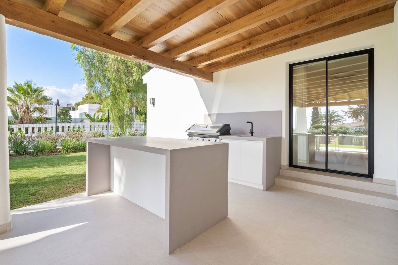 5 quarto Moradia para venda em Marbella com piscina garagem - 3 895 000 € (Ref: 9400662)