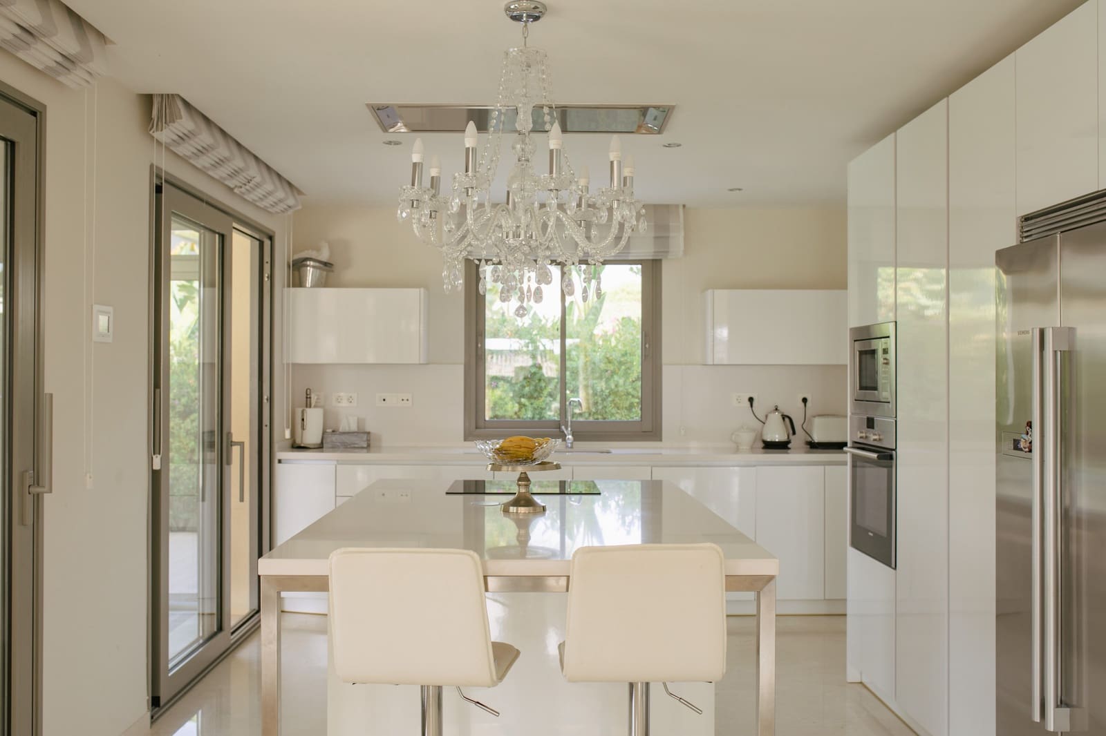 5 bedroom Villa for sale in Marbella with pool garage - € 3,950,000 (Ref: 9406349)