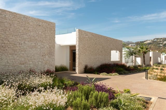 4 sovrum Semi-fristående Villa till salu i Marbella med pool garage - 2 095 000 € (Ref: 9419115)