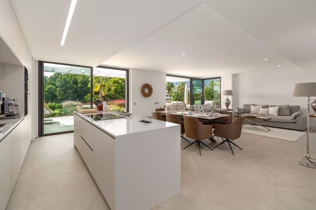 4 bedroom Semi-detached Villa for sale in Marbella with pool garage - € 2,095,000 (Ref: 9419115)