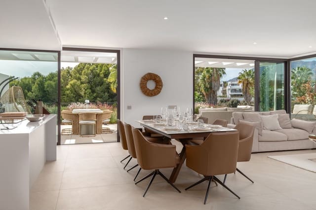 4 bedroom Semi-detached Villa for sale in Marbella with pool garage - € 2,095,000 (Ref: 9419115)