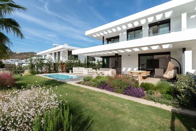 4 bedroom Semi-detached Villa for sale in Marbella with pool garage - € 2,095,000 (Ref: 9419115)