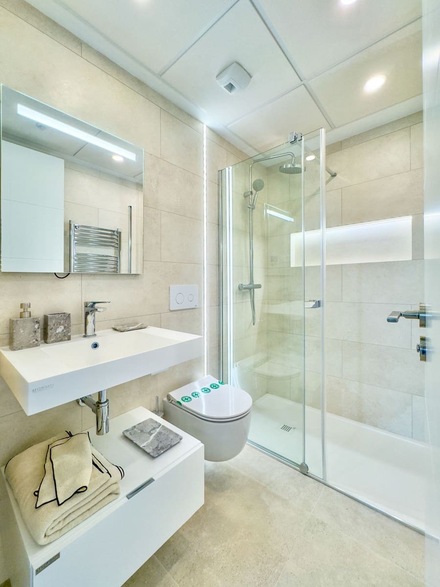 3 bedroom Apartment for sale in Fuengirola with pool garage - € 1,051,000 (Ref: 9424352)