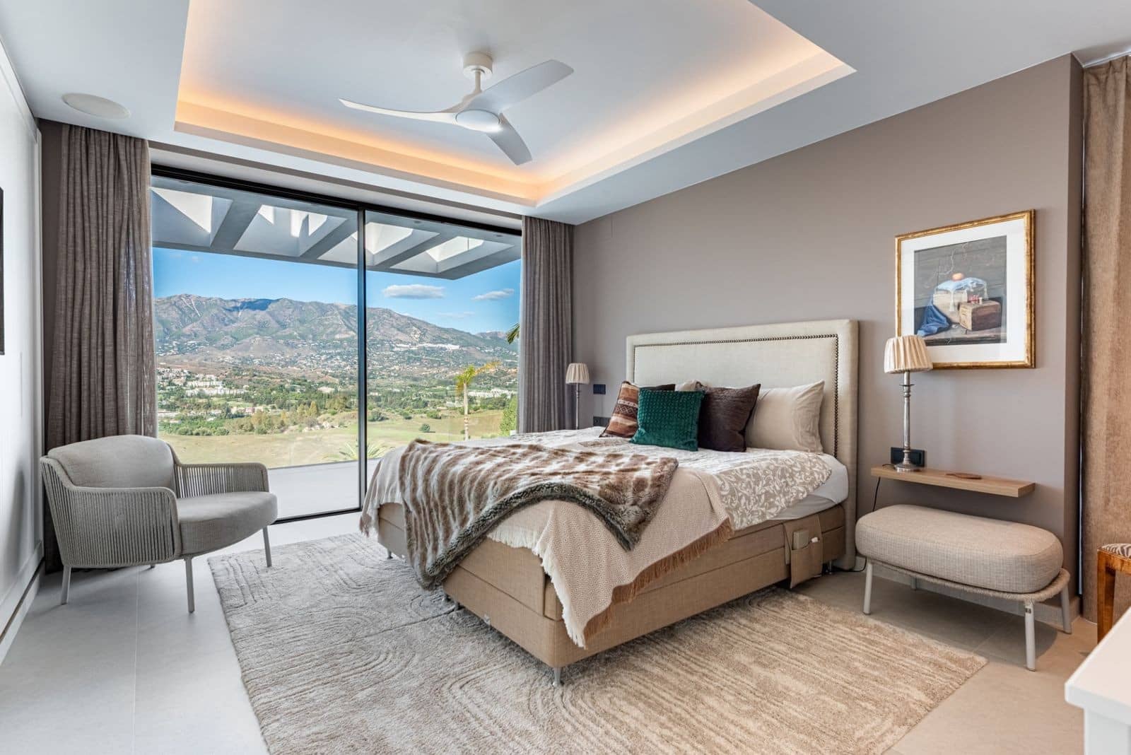 3 sovrum Villa till salu i Mijas Costa med pool garage - 1 895 000 € (Ref: 9430914)