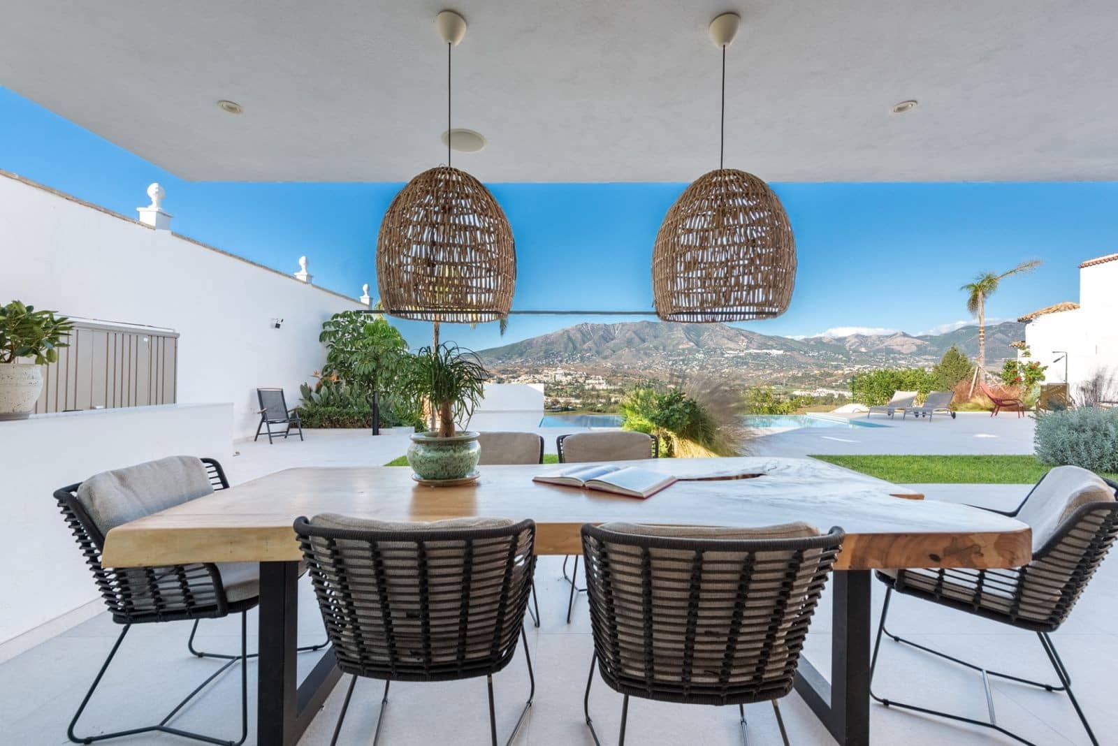 3 slaapkamer Villa te koop in Mijas Costa met zwembad garage - € 1.895.000 (Ref: 9430914)