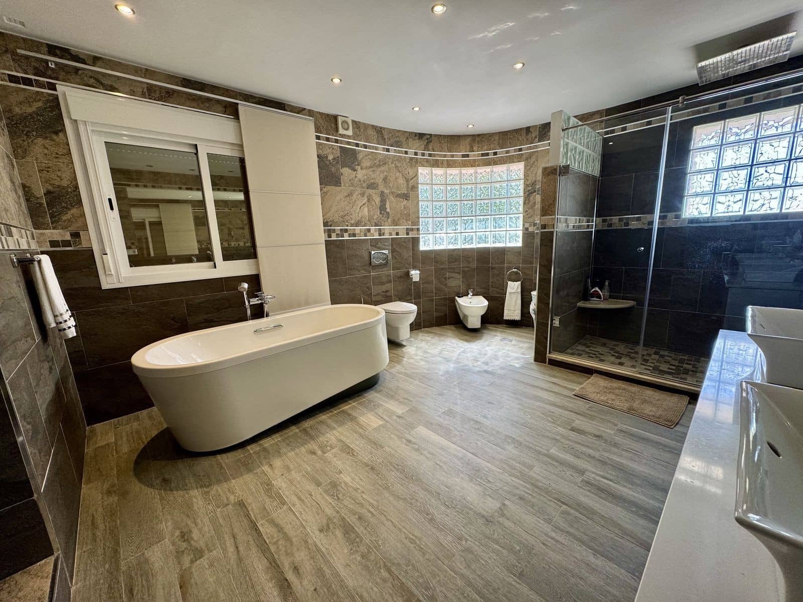 6 bedroom Villa for sale in Mijas with pool garage - € 1,450,000 (Ref: 9430916)