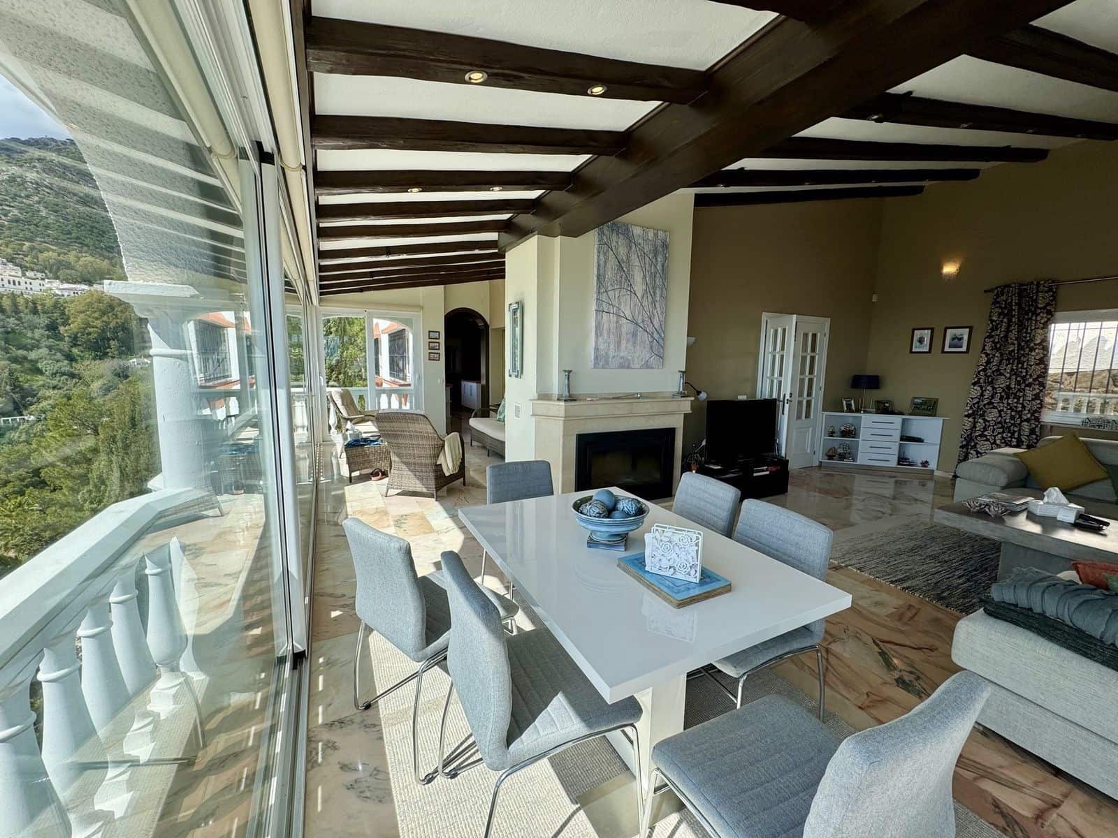 6 bedroom Villa for sale in Mijas with pool garage - € 1,450,000 (Ref: 9430916)