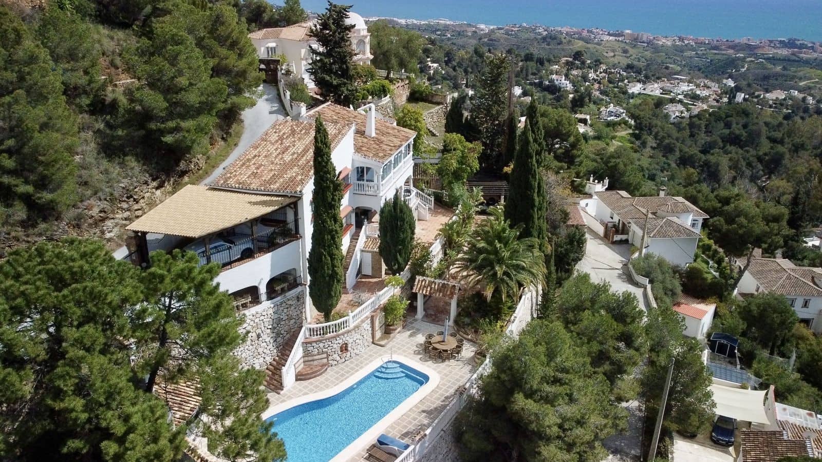 6 bedroom Villa for sale in Mijas with pool garage - € 1,450,000 (Ref: 9430916)
