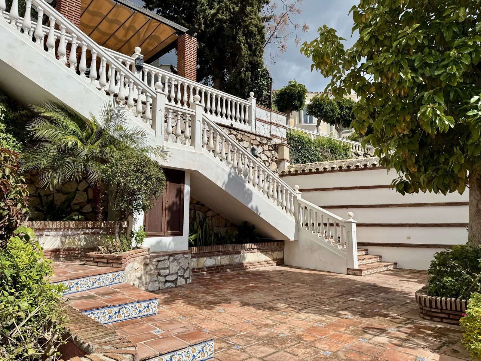 6 bedroom Villa for sale in Mijas with pool garage - € 1,450,000 (Ref: 9430916)