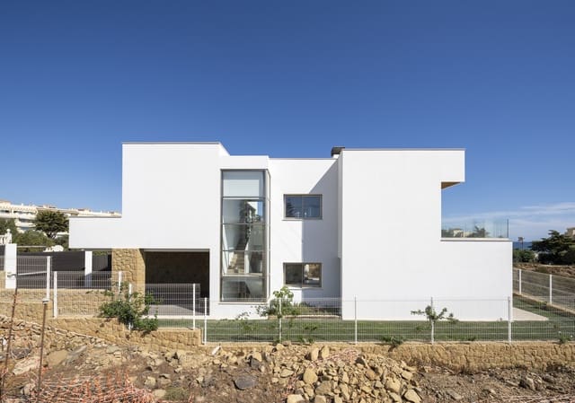 5 bedroom Villa for sale in Mijas Costa, Mijas with pool garage - € 2,275,000 (Ref: 9430919)