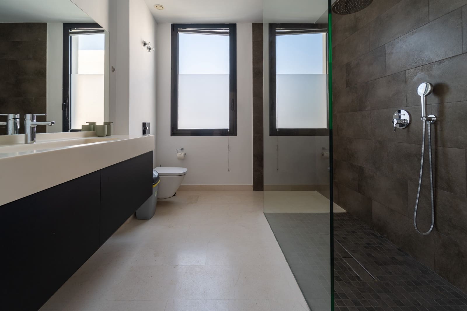 5 sovrum Semi-fristående Villa till salu i Marbella med pool garage - 1 495 000 € (Ref: 9433100)