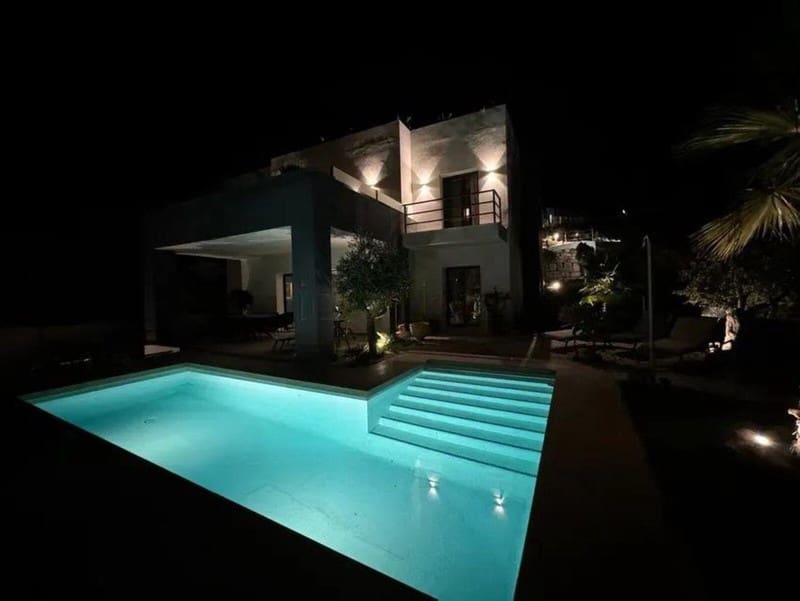 4 sovrum Villa till salu i Marbella - 1 895 000 € (Ref: 9443111)