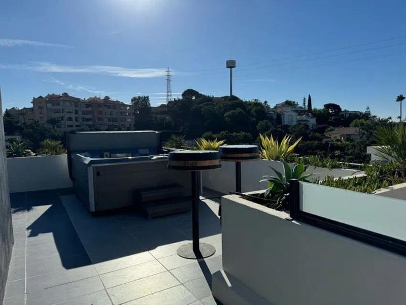 4 sovrum Villa till salu i Marbella - 1 895 000 € (Ref: 9443111)