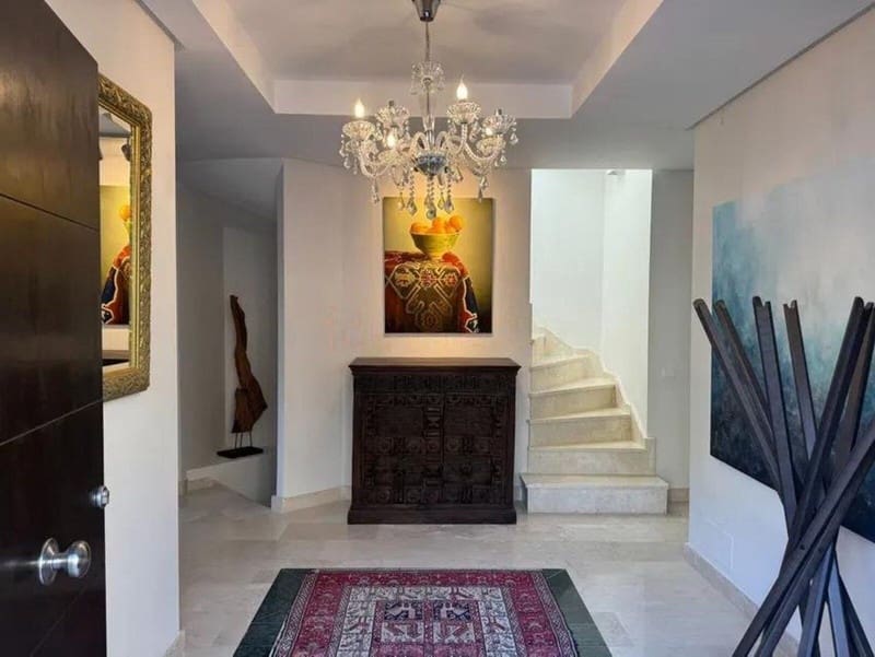 4 sovrum Villa till salu i Marbella - 1 895 000 € (Ref: 9443111)