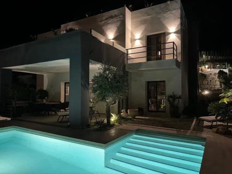 4 sovrum Villa till salu i Marbella - 1 895 000 € (Ref: 9443111)